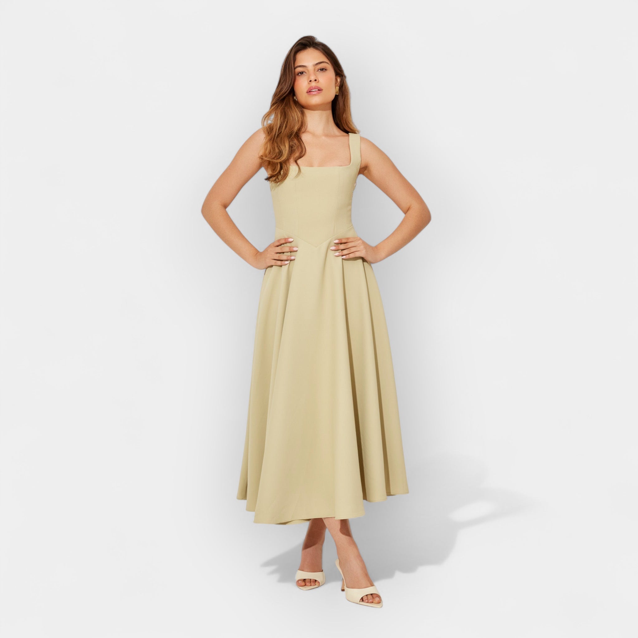 Μίντι Φόρεμα Με Αέρινη Γραμμή